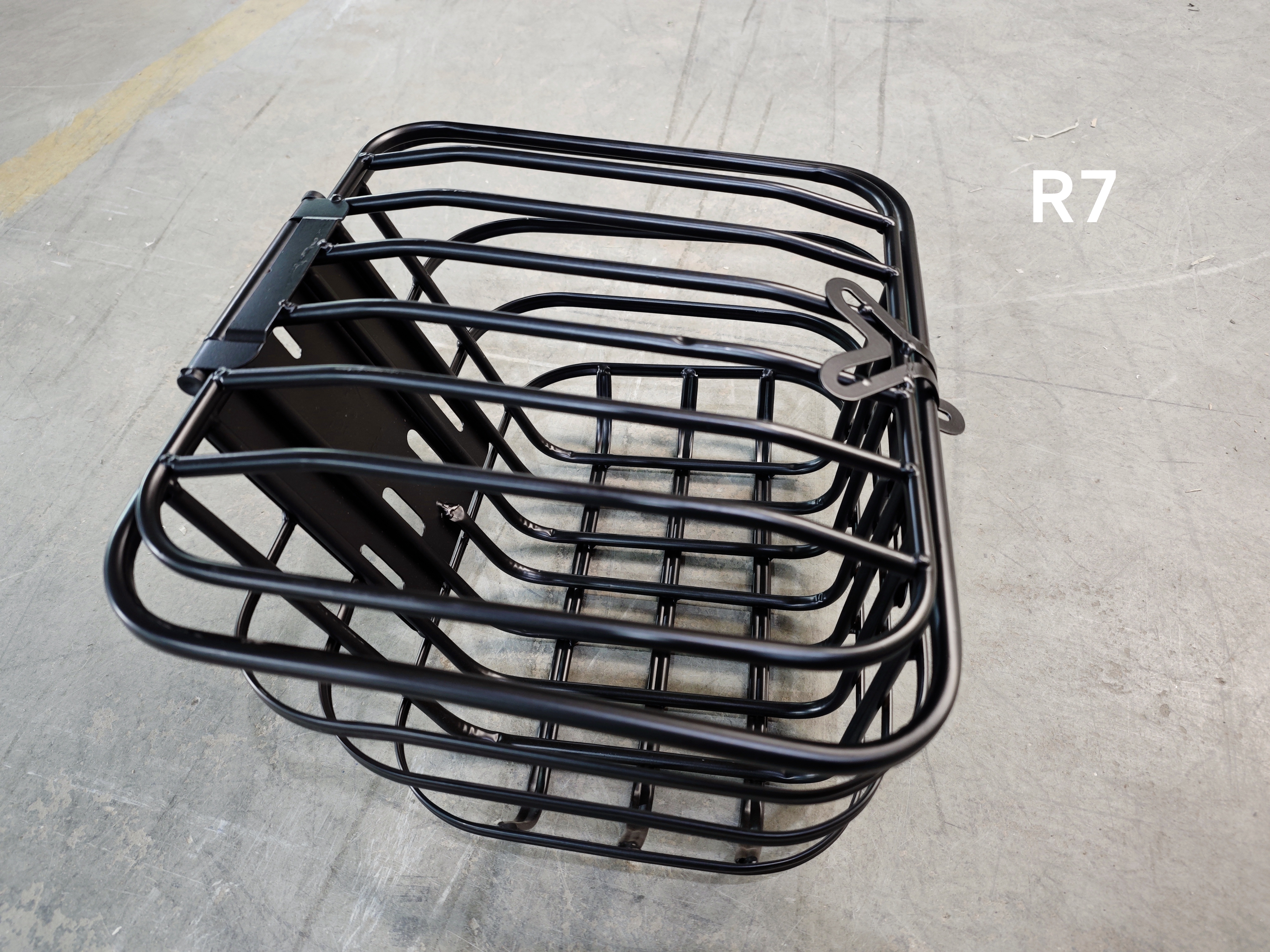 سلة امامية R7